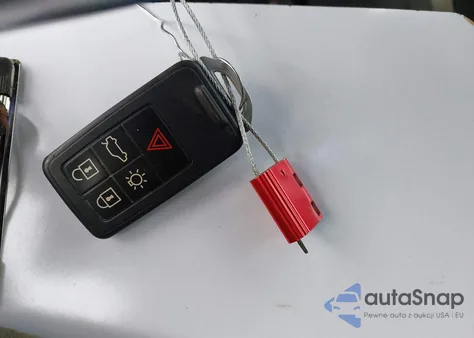 2018 Volvo V60 T5 Dynamic from USA, damaged, VIN YV140MELXJ2391279